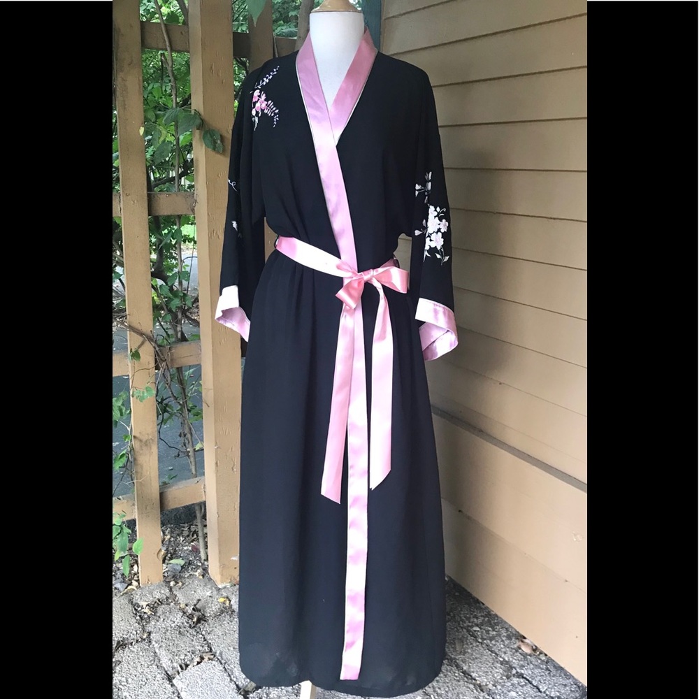 Oscar de la Renta Black and Pink Robe
